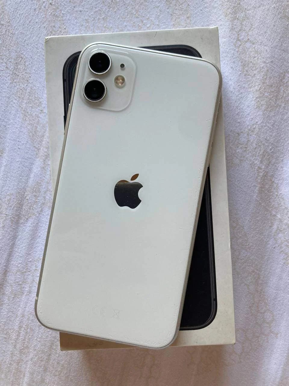 Продам iPhone 11 — 128 GB (белый)