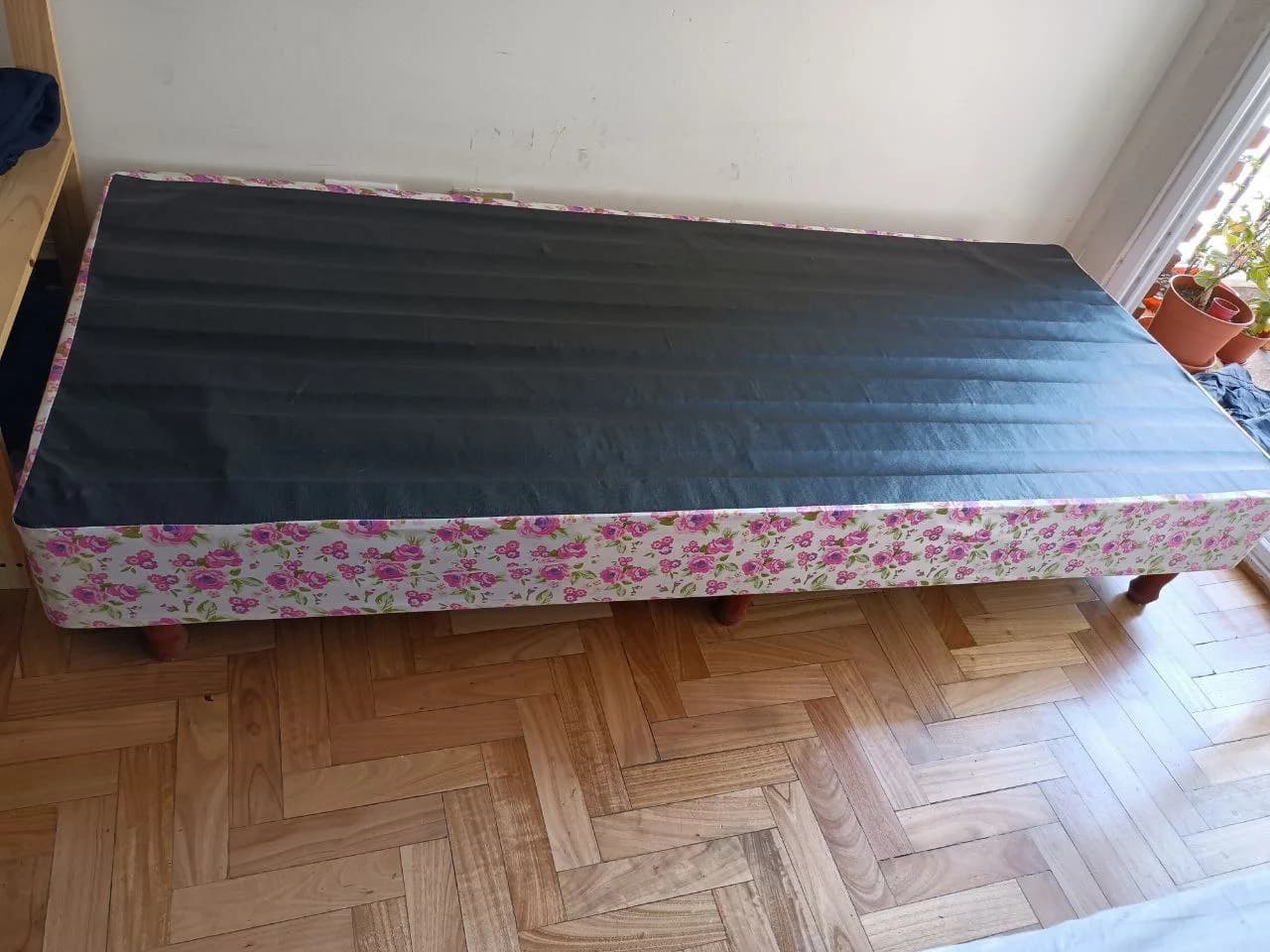 Кровать с матрасом