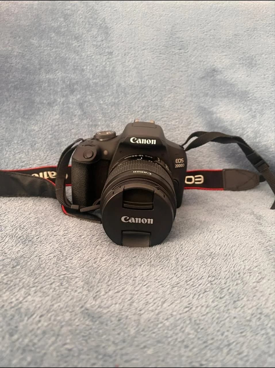 Canon EOS 2000D с комплектом