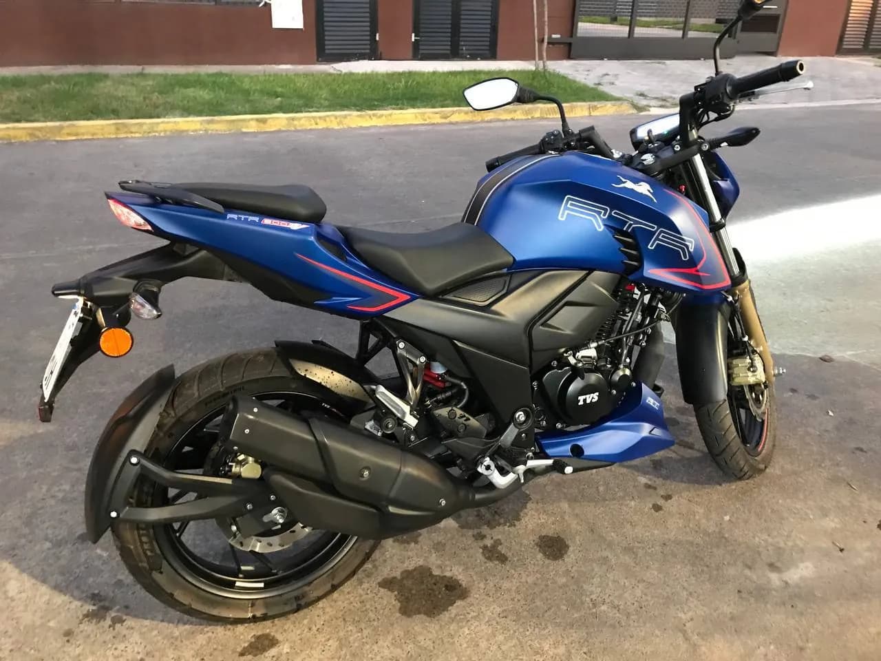 Мотоцикл TVS RTR 200 FI 2023