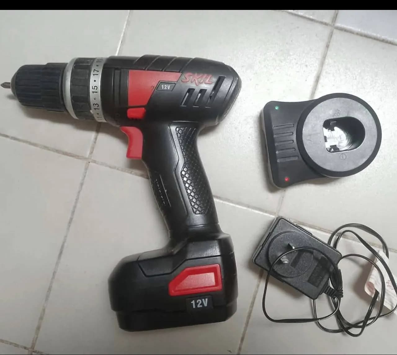 Шуруповёрт Skil 12V б/у с зарядкой