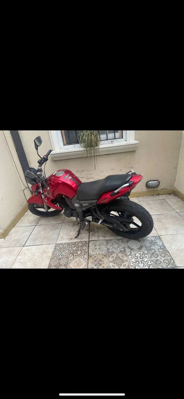 Yamaha FZ16 2013 два шлема мотокуртка