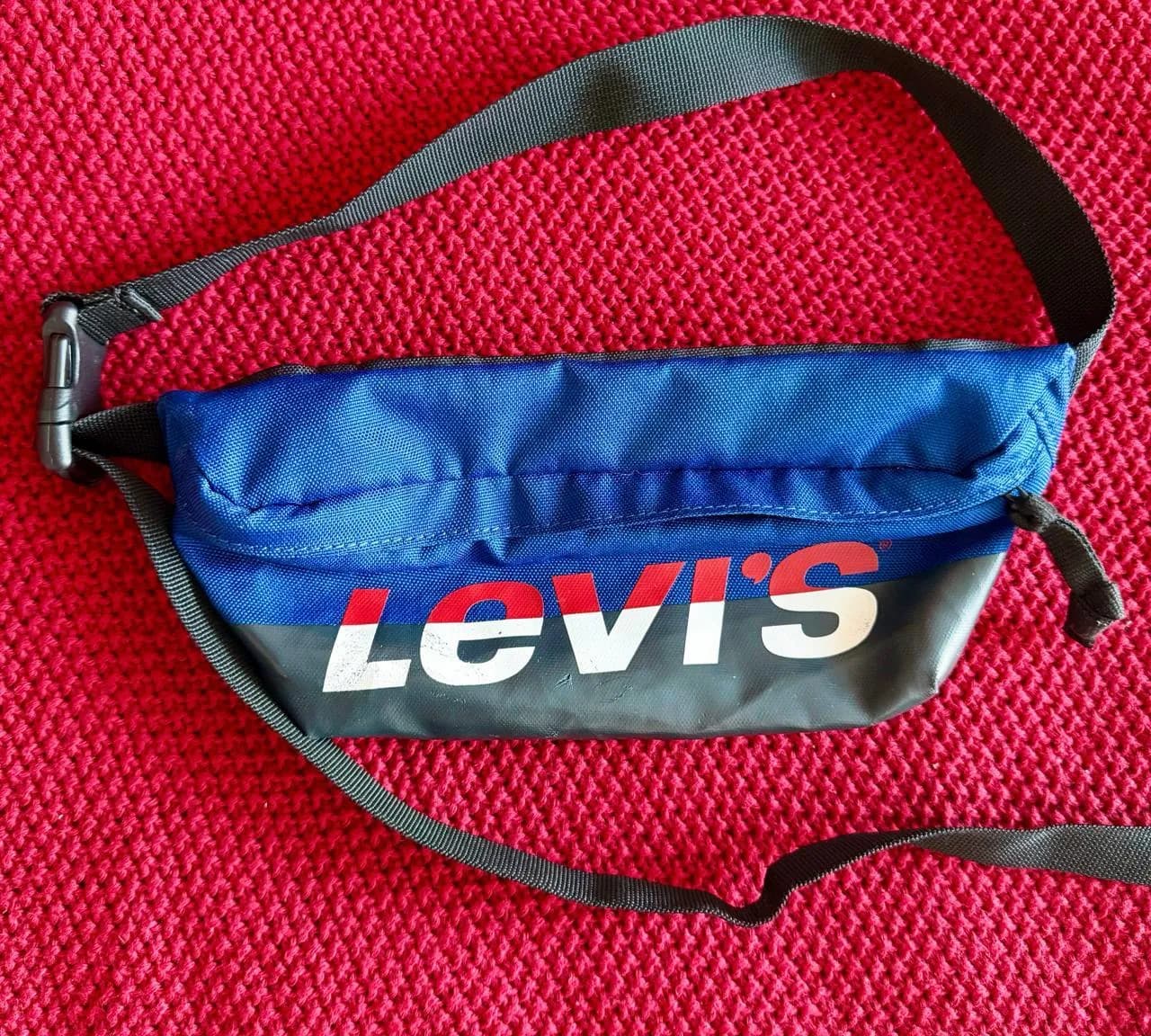 Поясная сумка Levi's б/у