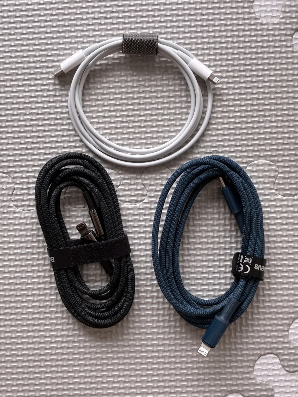 Кабели USB Lightning USB-C и адаптеры