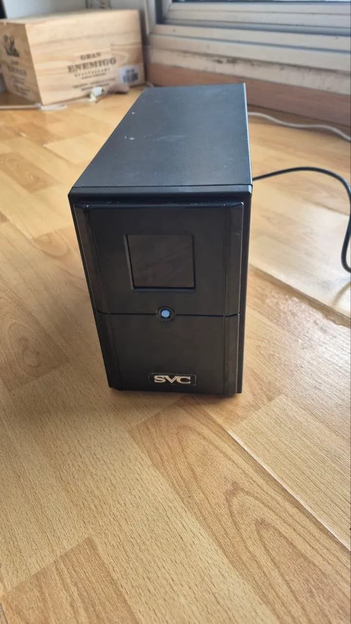 Бесперебойник ИБП SVC V-1500-LCD-US