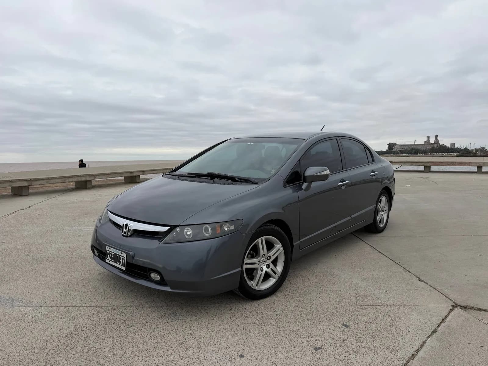 Honda Civic 1.8 AT 140 л.с. кожаный салон