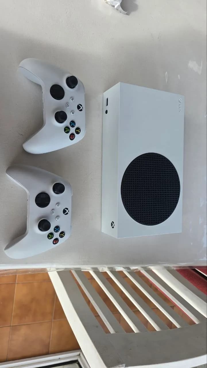 Xbox 512GB с двумя джойстиками состояние новое