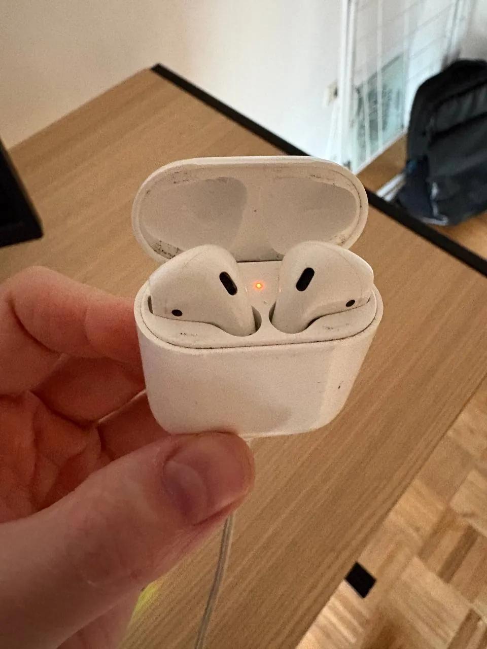 Наушники Apple AirPods