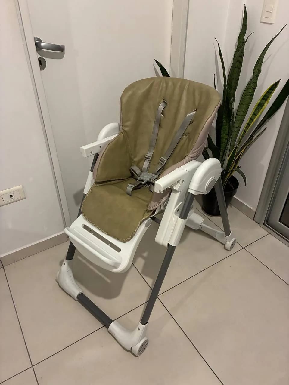 Детский стульчик для кормления Carestino