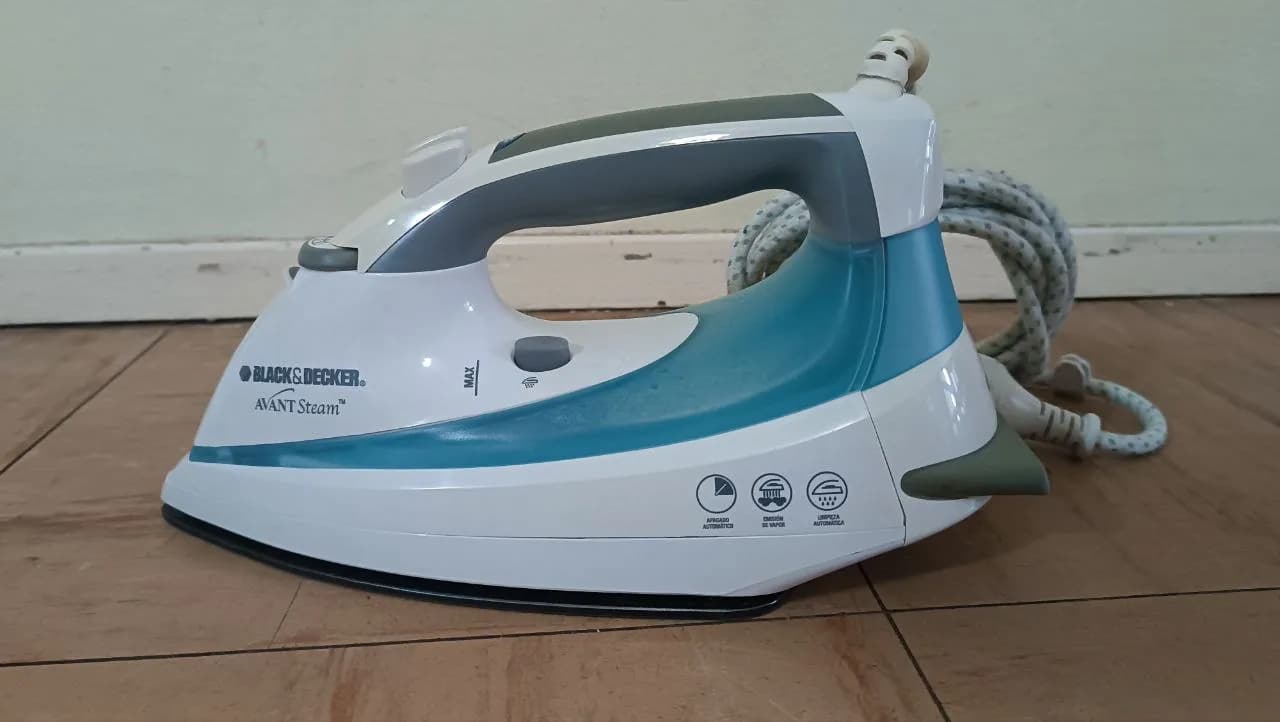Утюг Black & Decker с отпариванием