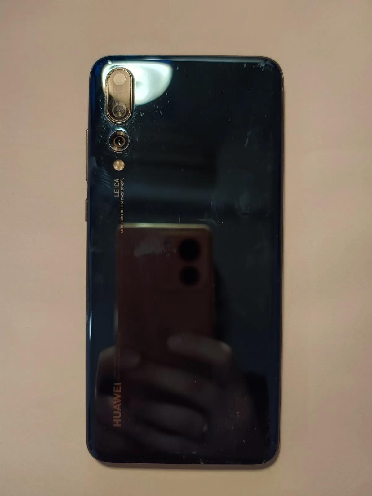 Смартфон Huawei на запчасти