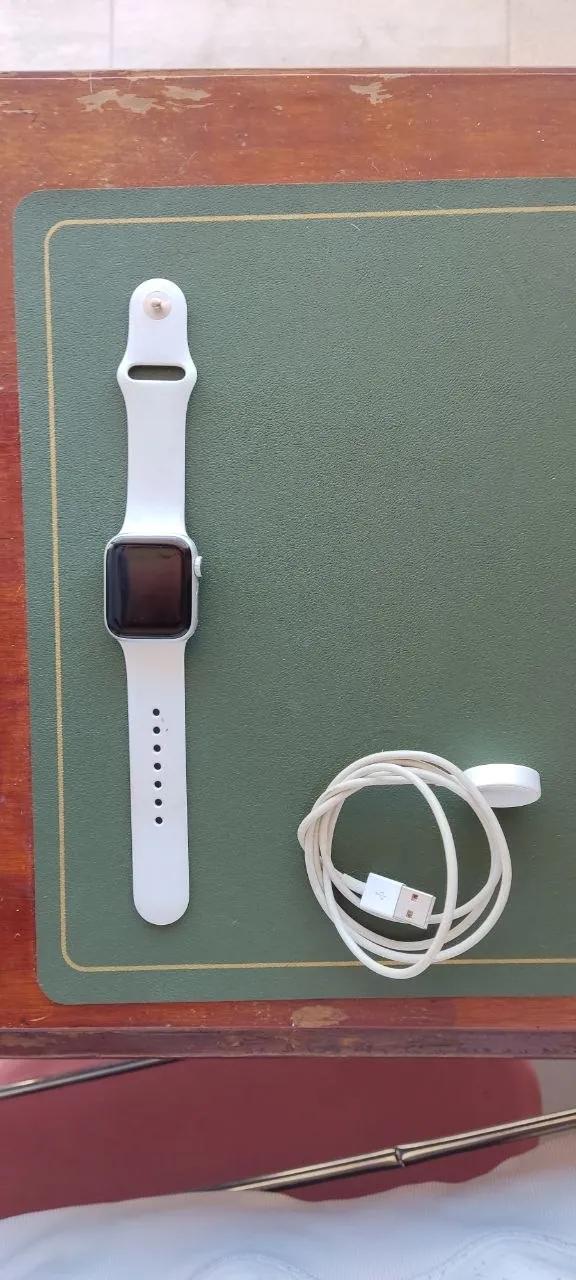 Apple Watch Series 4 40mm Silver смарт-часы