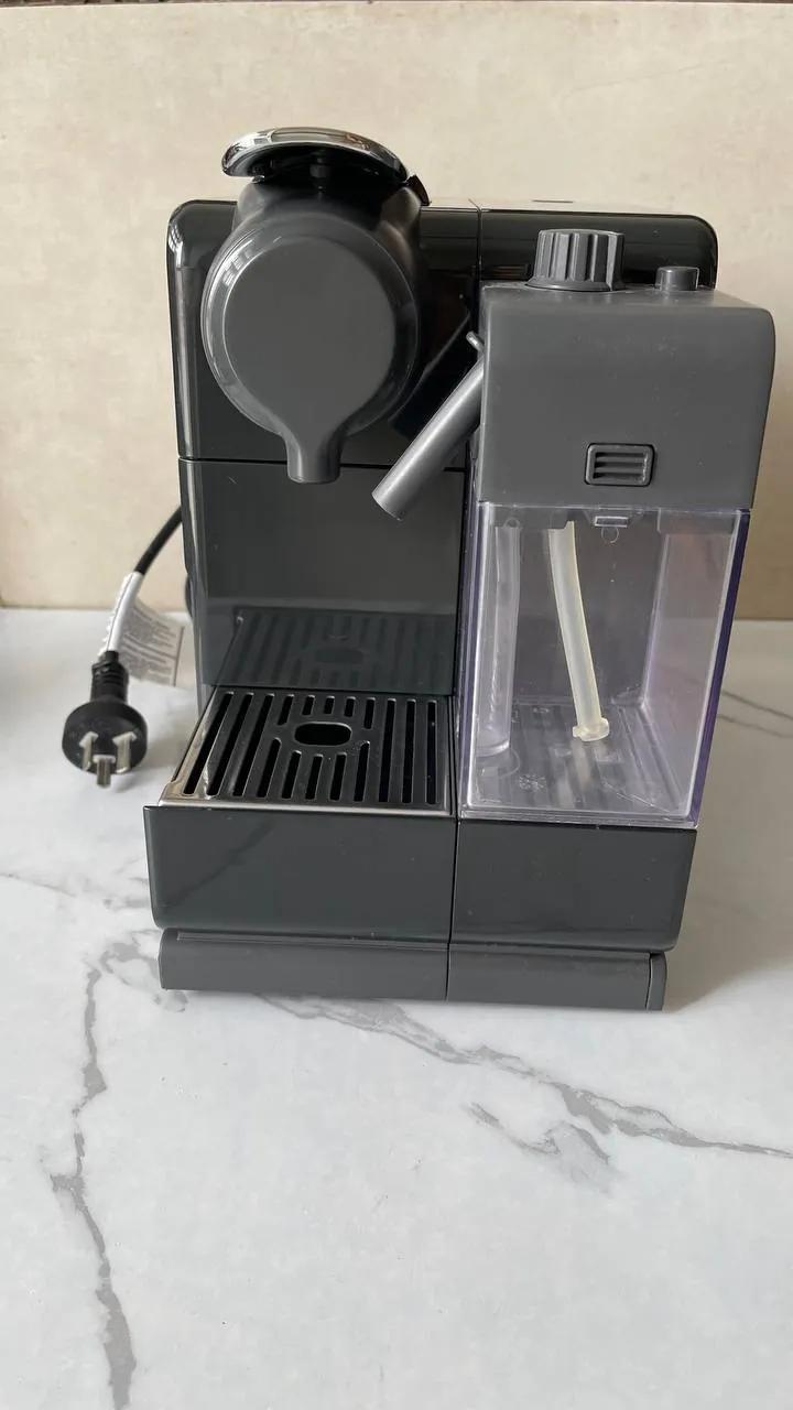 Кофемашина Nespresso с кейсом для капсул