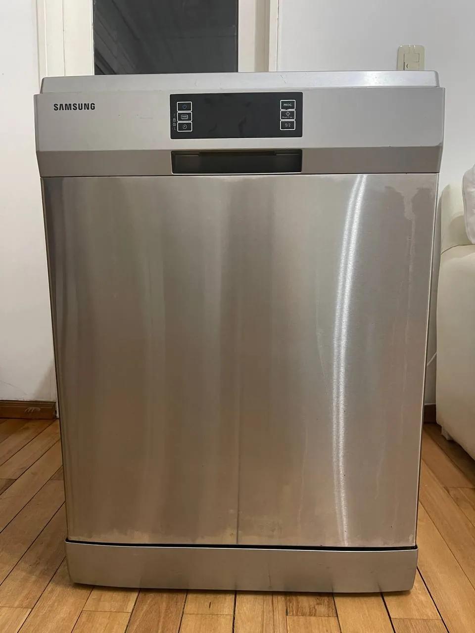 Посудомоечная машина Samsung DW-FN320T рабочая