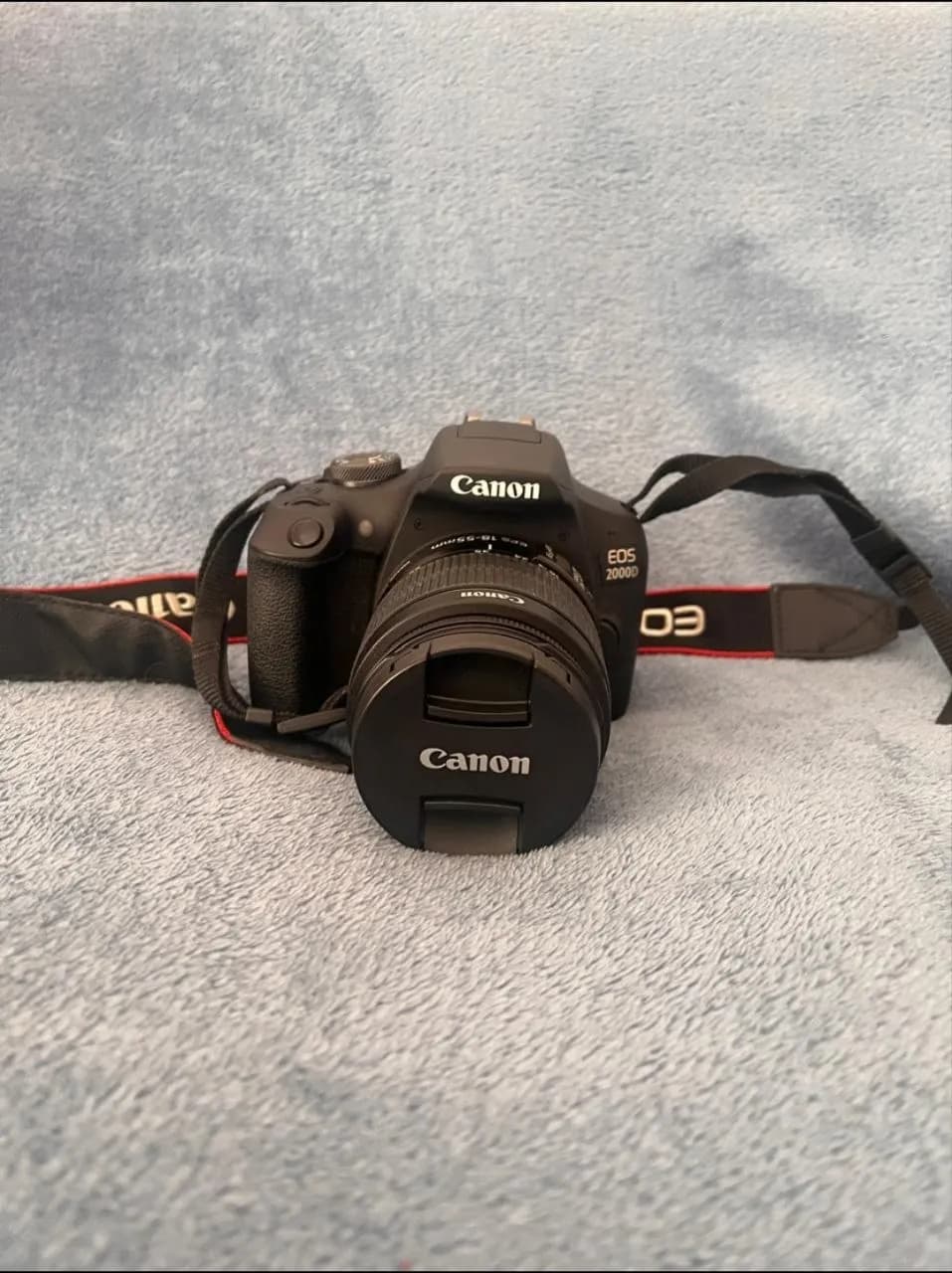 Фотоаппарат Canon EOS 2000D с комплектом