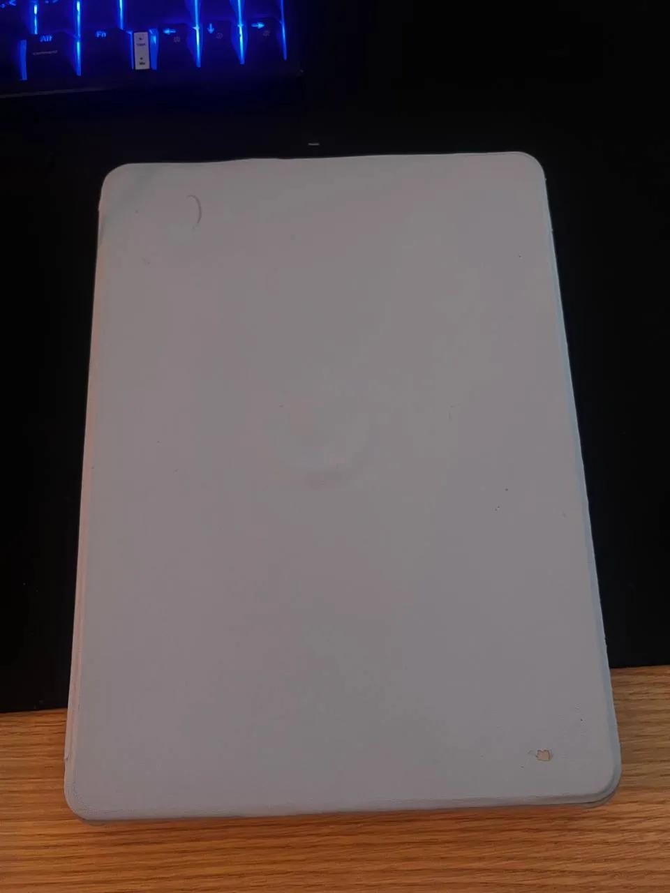 iPad 9 поколения 64 ГБ с клавиатурой