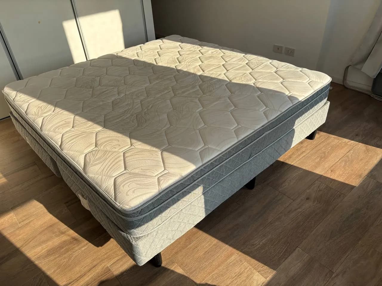 Кровать с ортопедическим матрасом 2x2 м