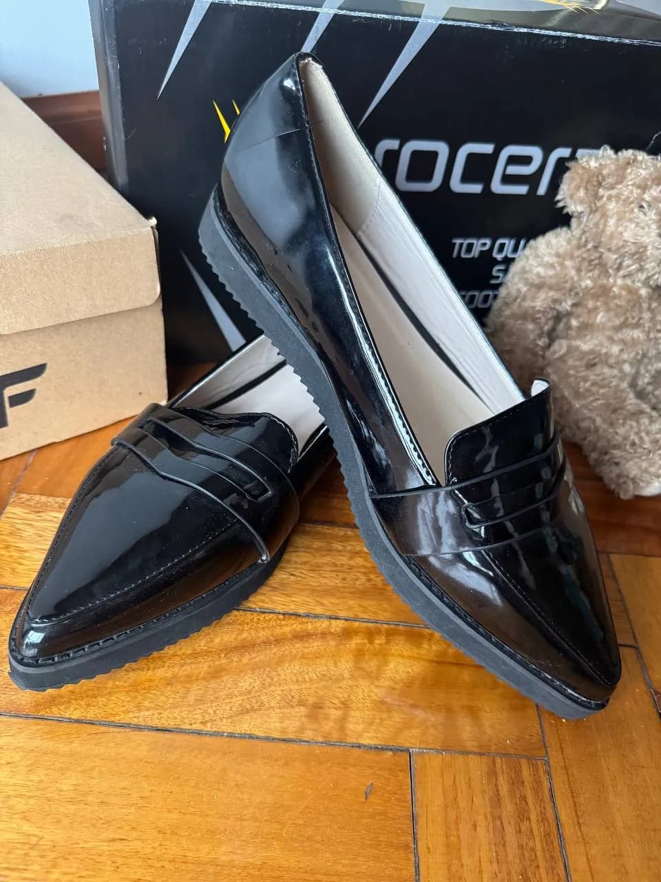 Лоферы чёрные лаковые 40-41