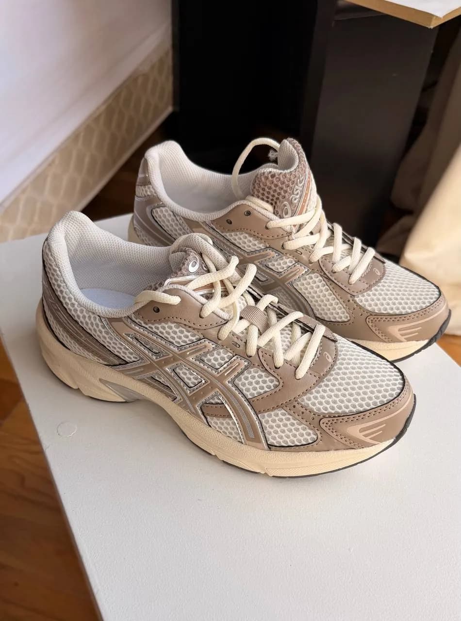 Женские кроссовки Asics размер 38