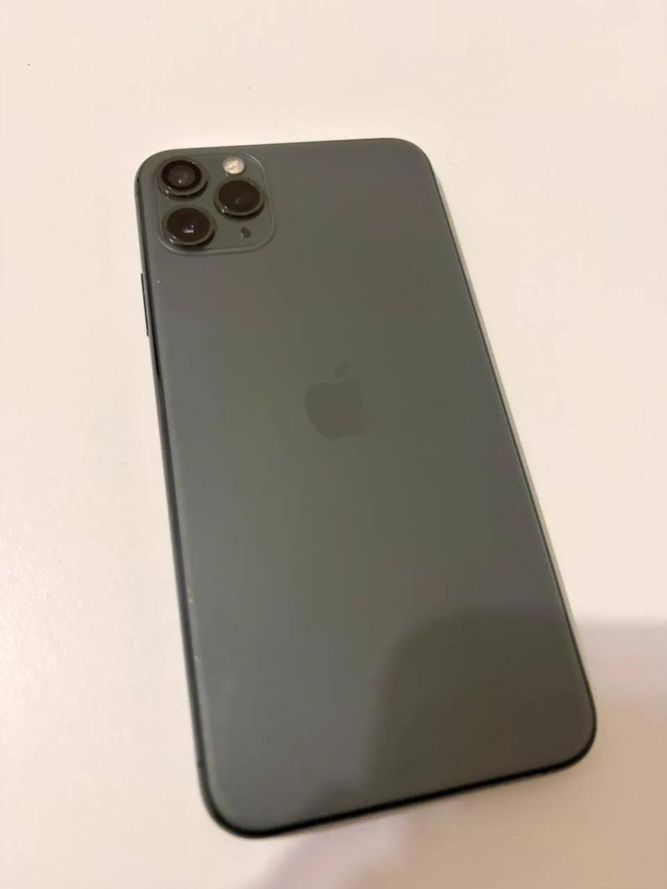 iPhone 11 Pro Max 64GB с трещиной на экране