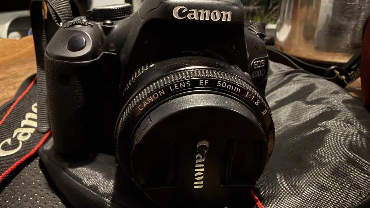 Canon EOS 600D зеркальный с объективом