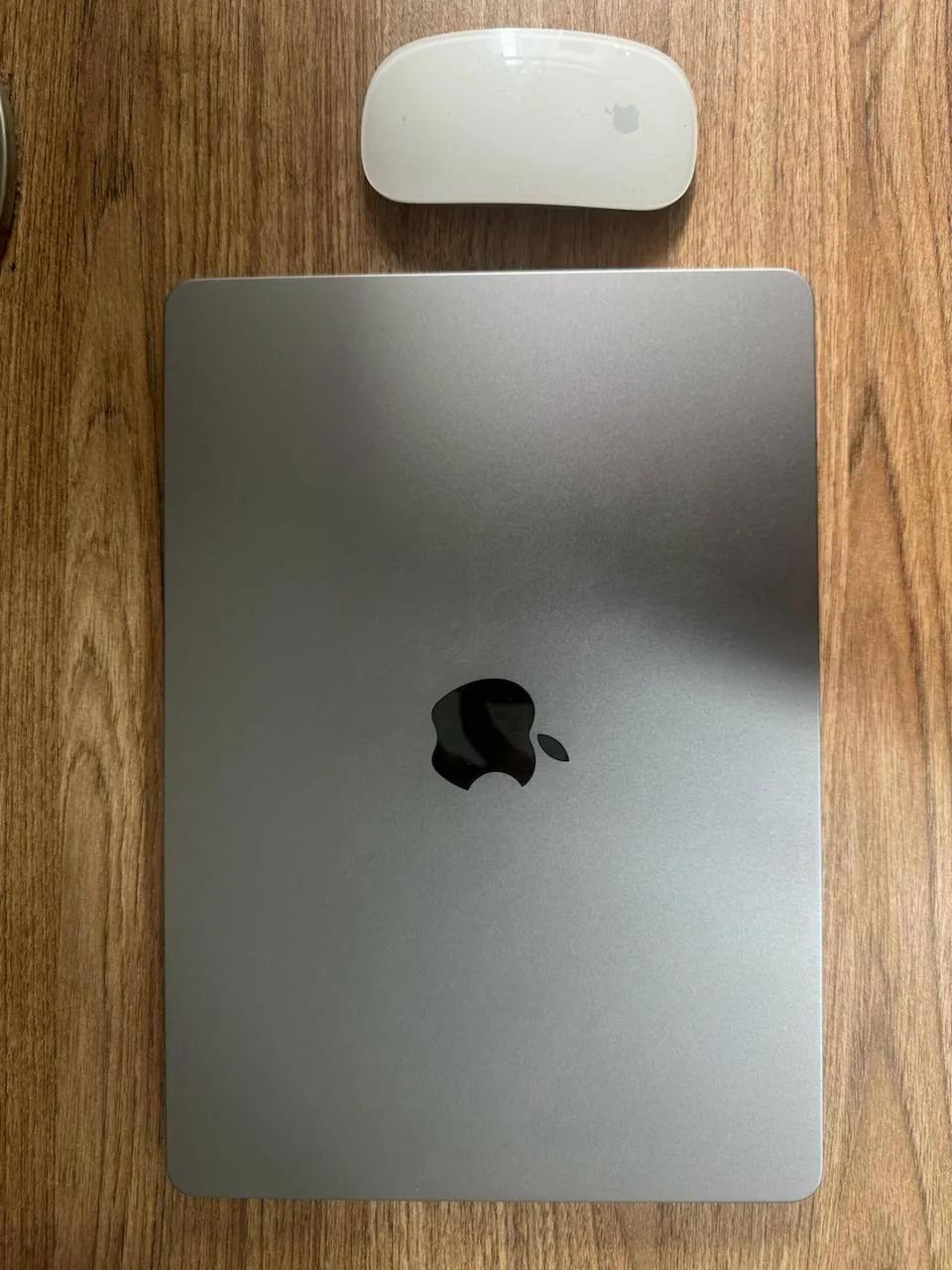 MacBook Air M2 8GB 256GB с Apple Mouse