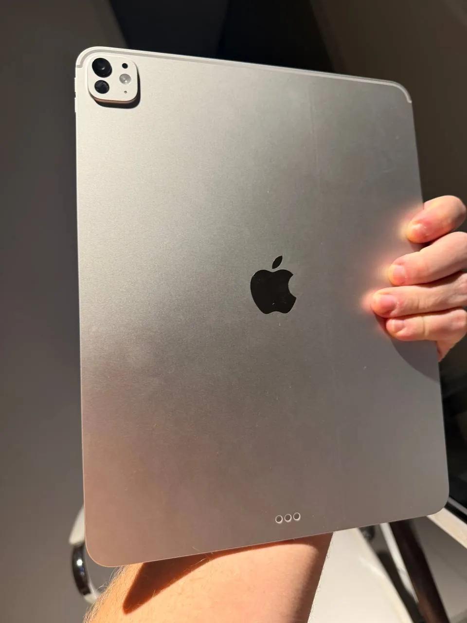 iPad Pro 13 M5 256GB с Magic Keyboard