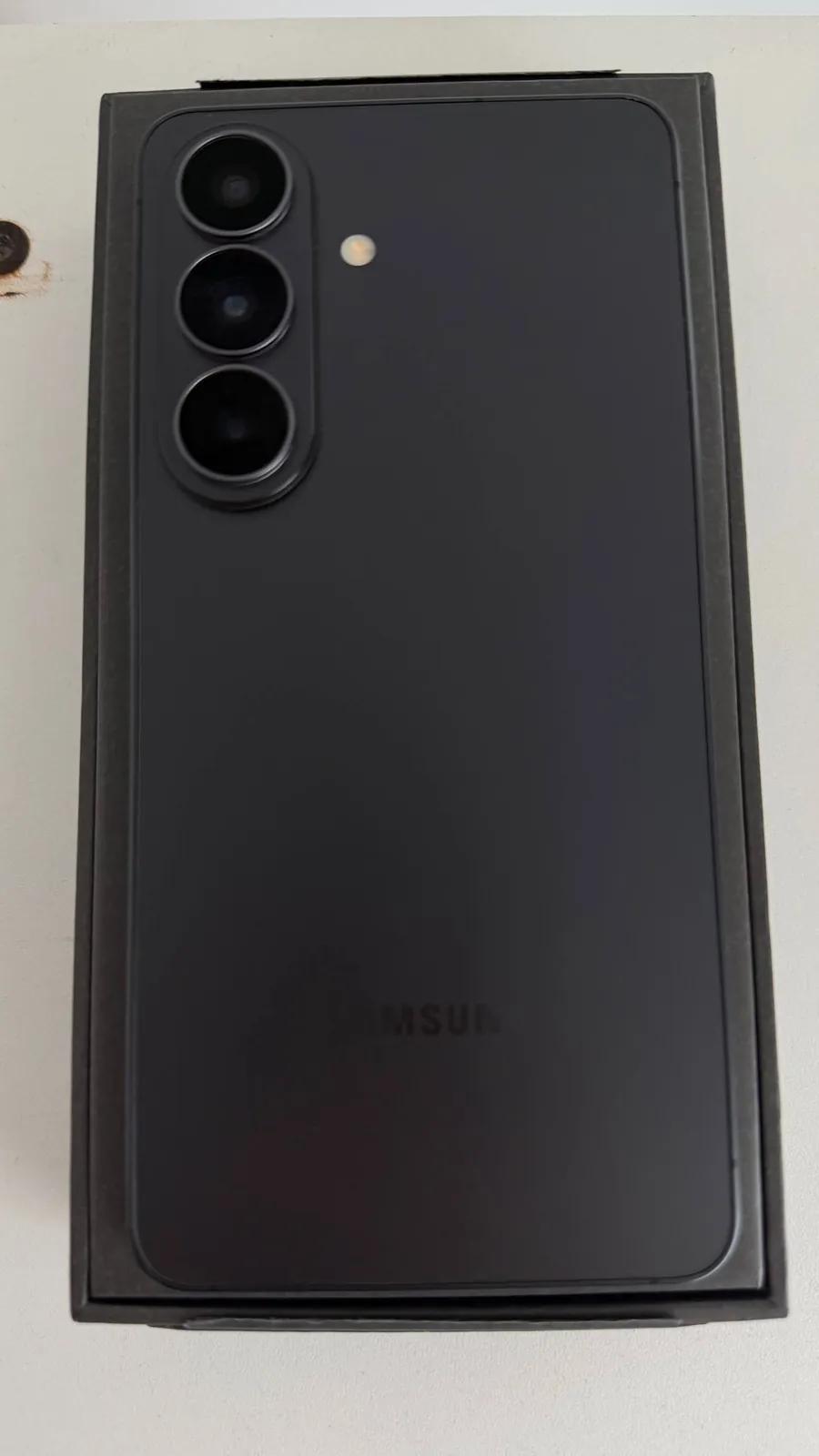 Samsung Galaxy S26 почти новый