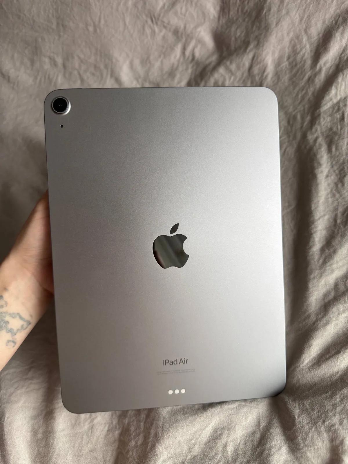 iPad Air M2 128 ГБ отличное состояние