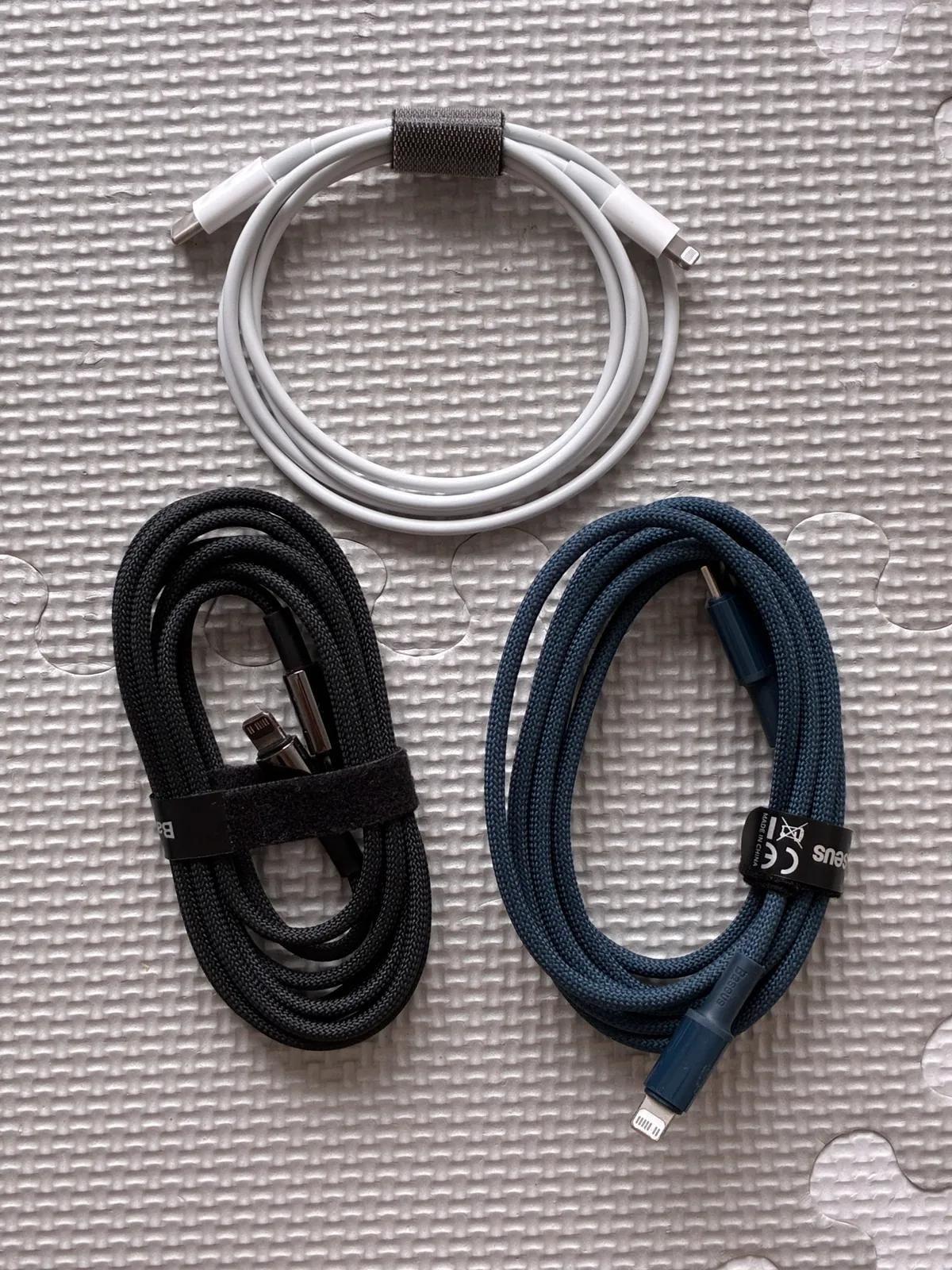 Кабели зарядки USB-C Lightning и адаптеры