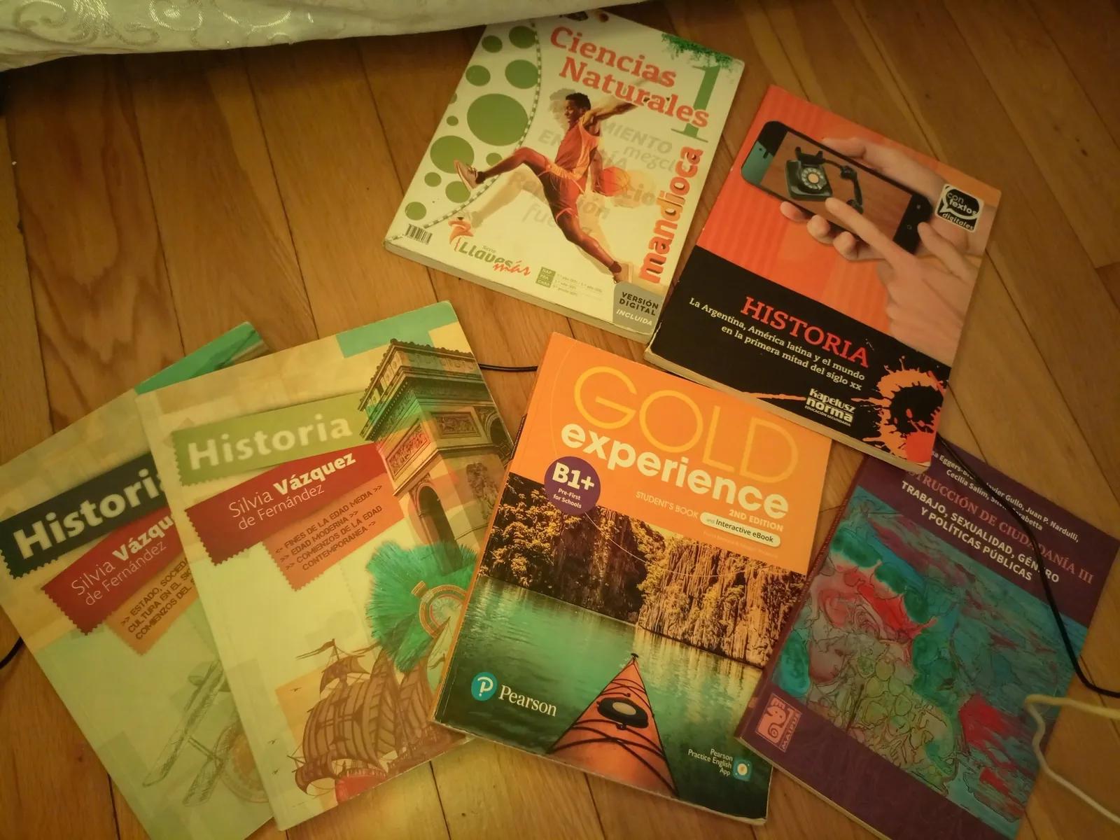 Книги школьные и художественные набор