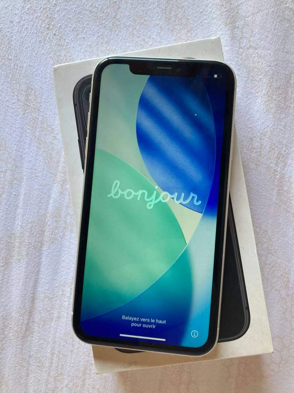 Продам iPhone 11 — 128 GB (белый) 2