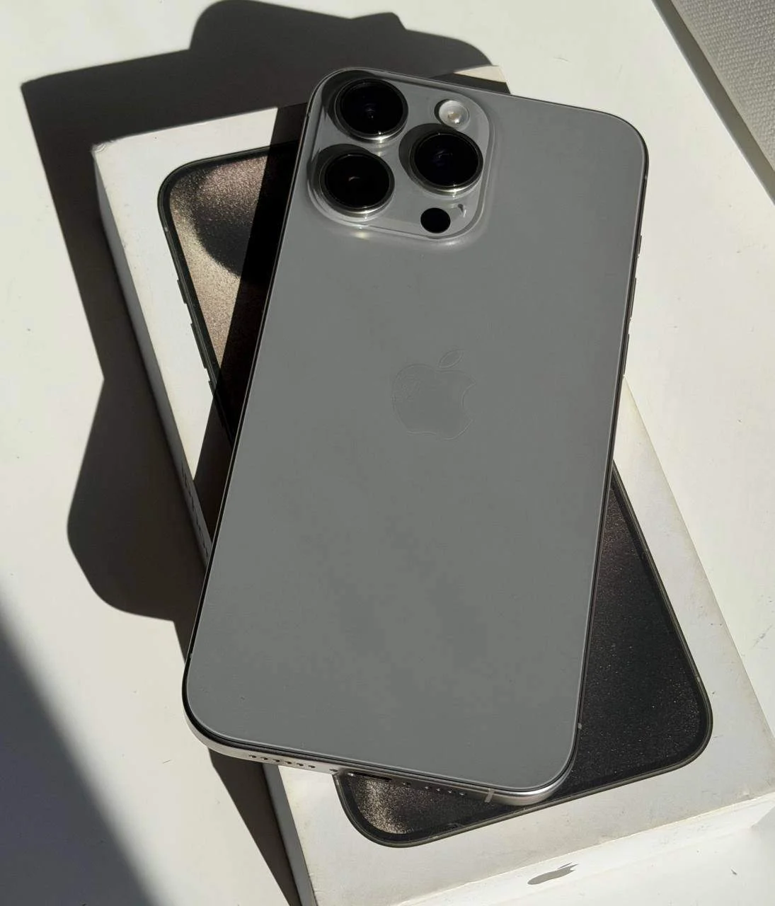 iPhone 15 Pro Max на 256 ГБ eSIM 5