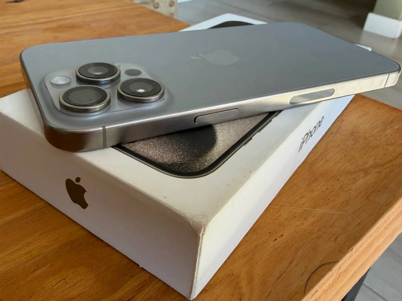 iPhone 15 Pro Max на 256 ГБ eSIM 2