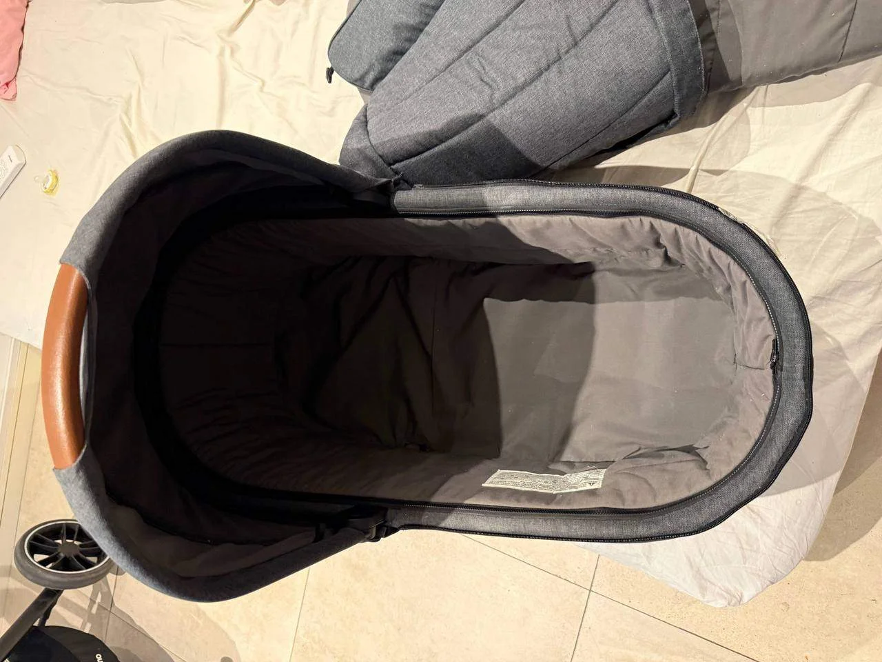Продам отличную  коляску 3в1 Carestino Beverly V2 5