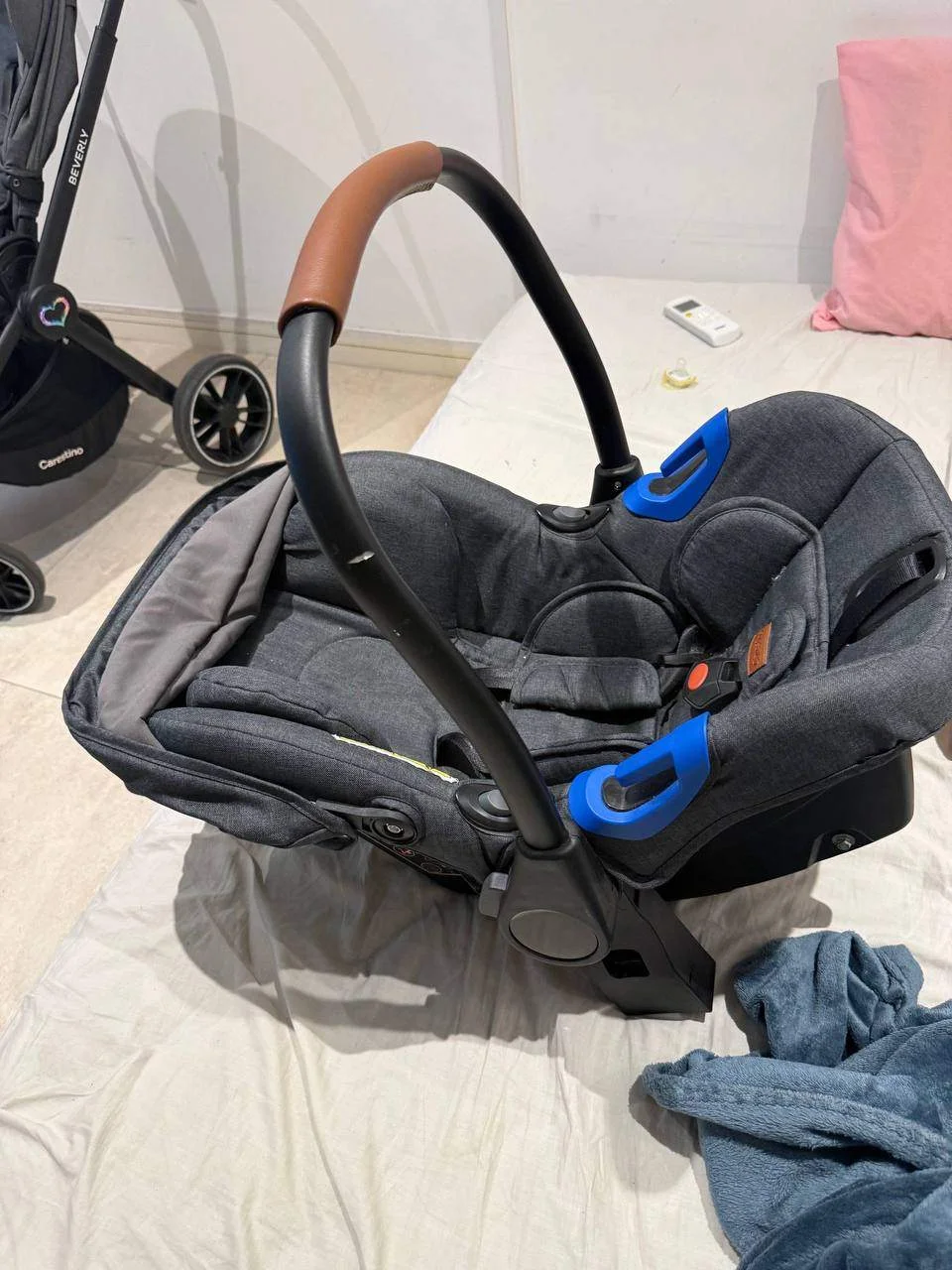 Продам отличную  коляску 3в1 Carestino Beverly V2 4
