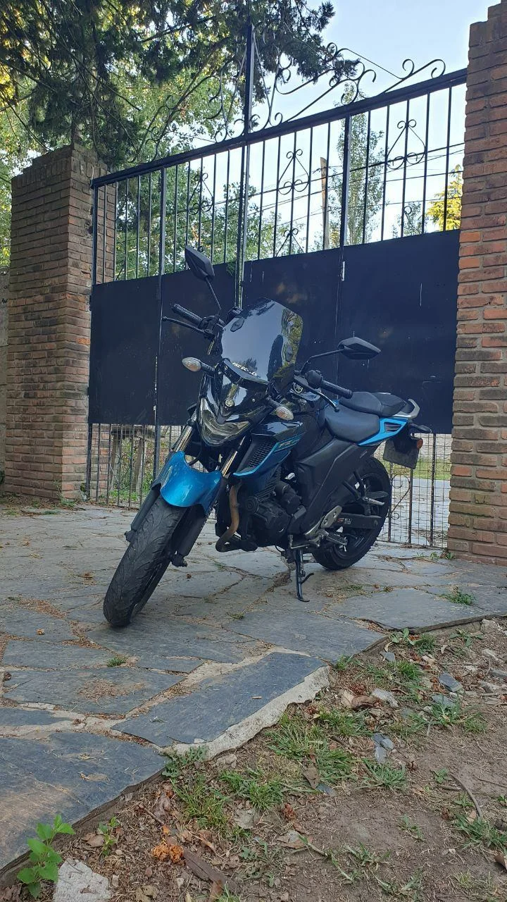 мотоцикл Yamaha FZ25 2