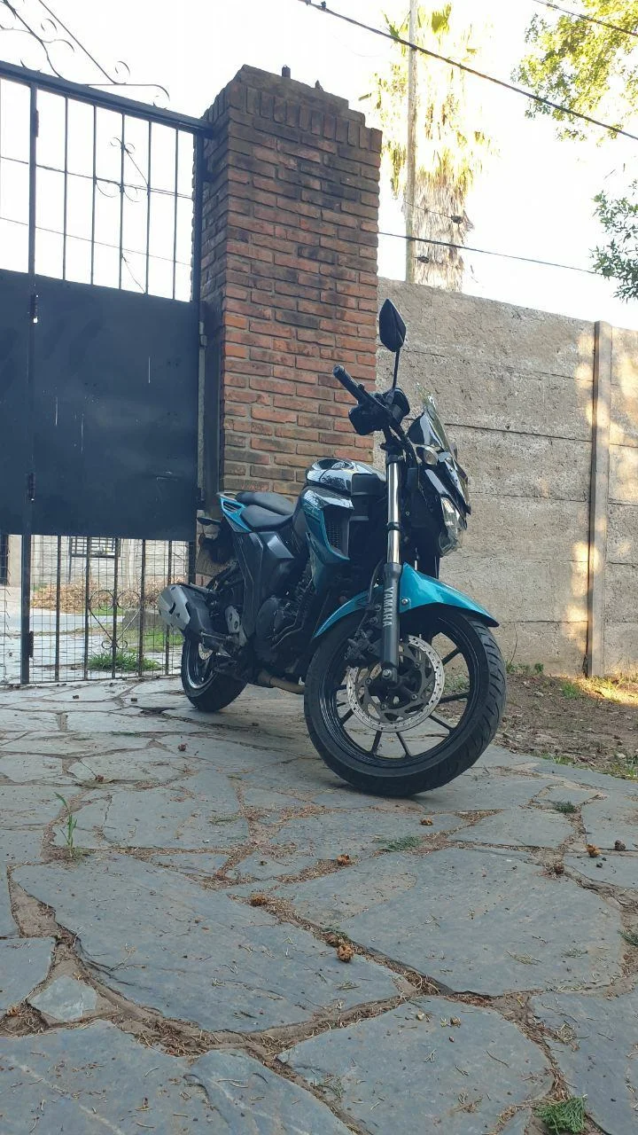 мотоцикл Yamaha FZ25 3