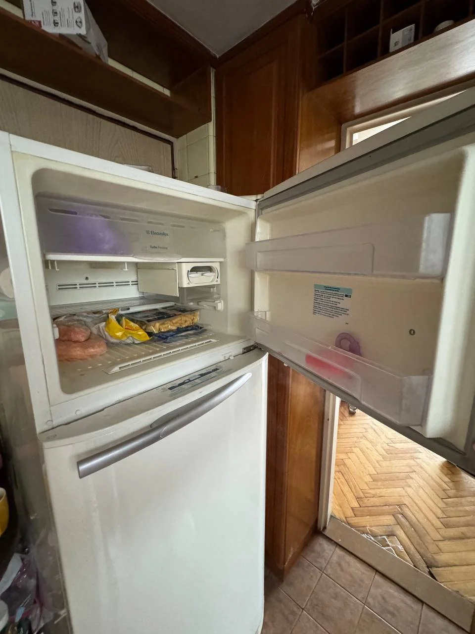 холодильник Electrolux DFF40 2