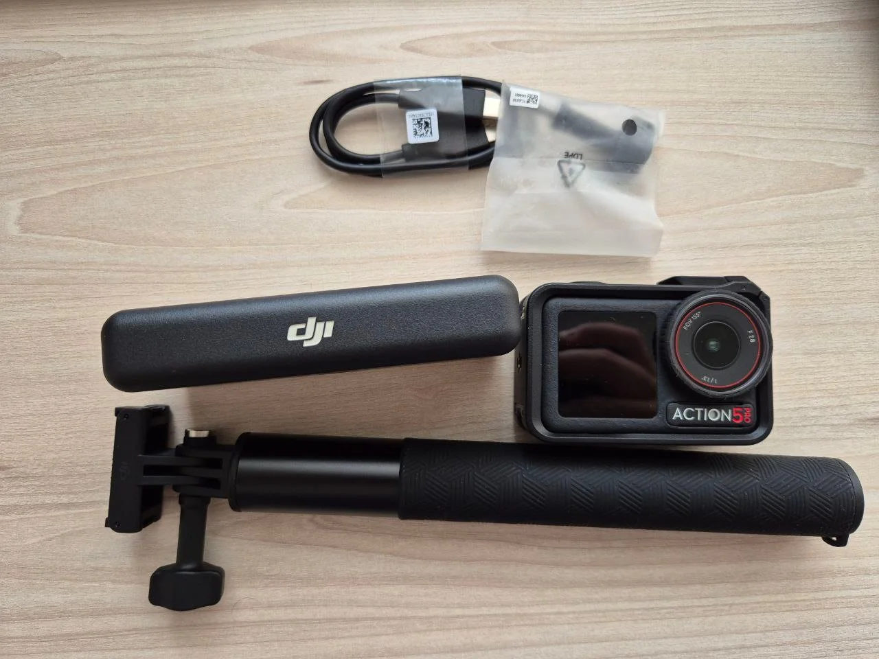 DJI Osmo Action 5 Pro Adventure Combo 1