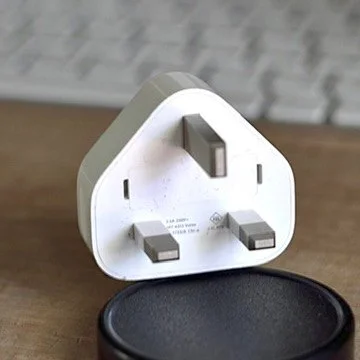 Apple Duckhead Plug Type G | Apple AC Wall Plug (UK version) 3
