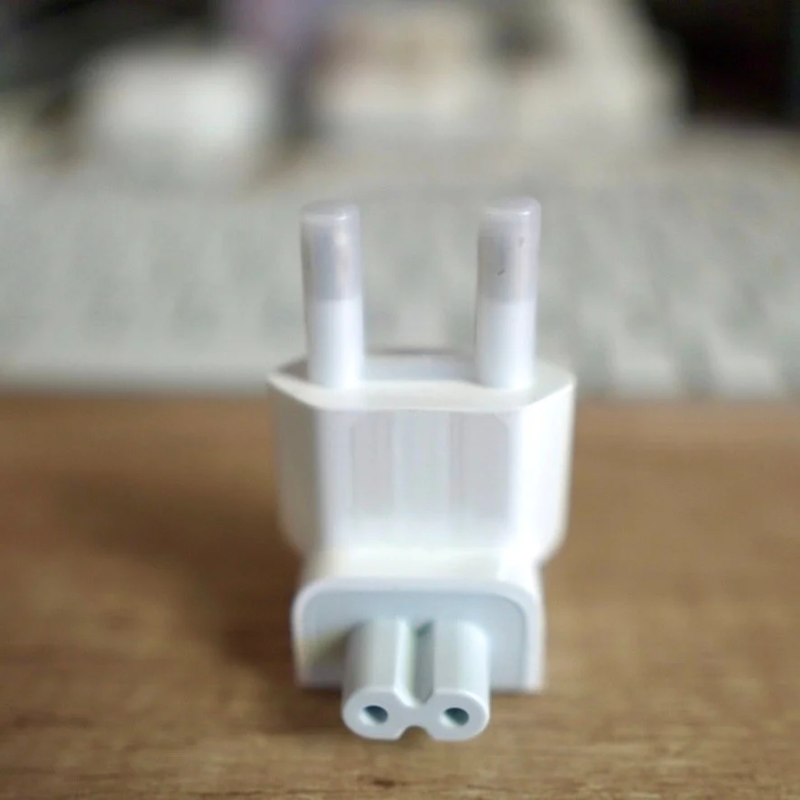 Apple AC Wall Plug (EU version) 1