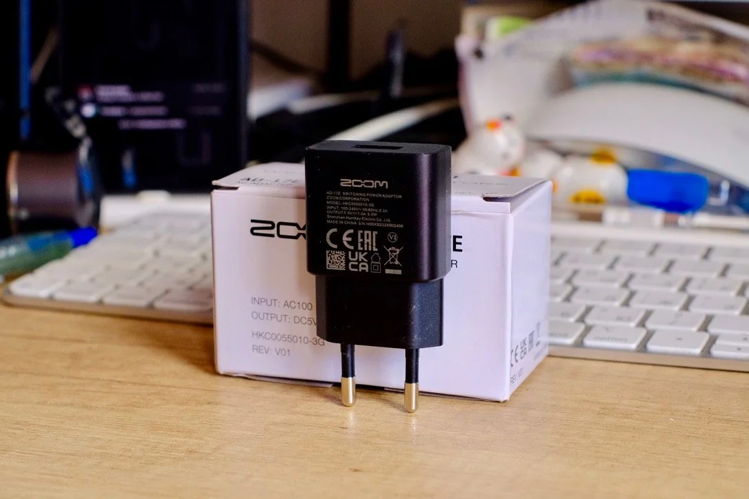 ZOOM AD-17E (AC ADAPTER) 3