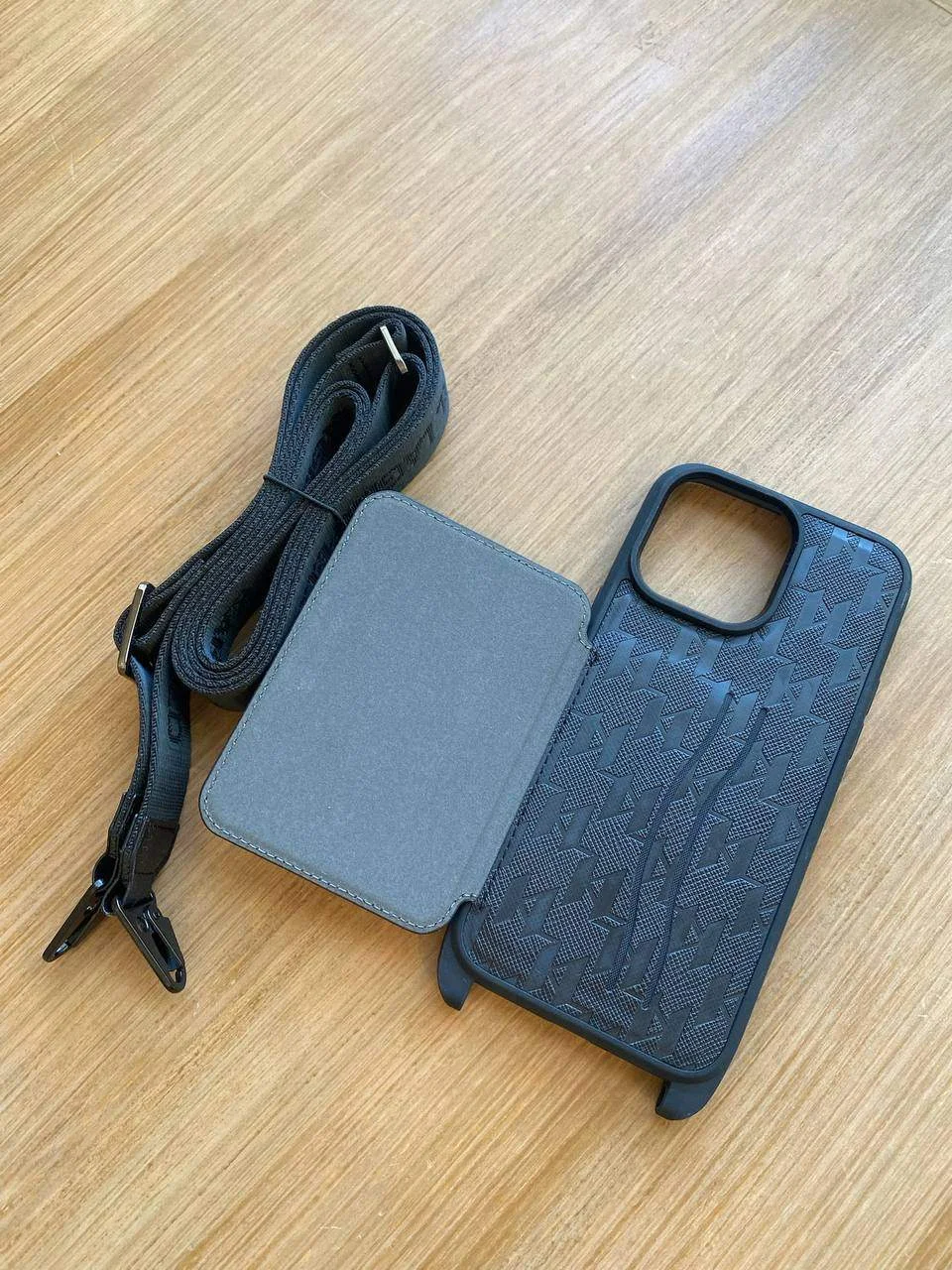 новый чехол Karl Lagerfeld для iPhone 14 Pro Max 2