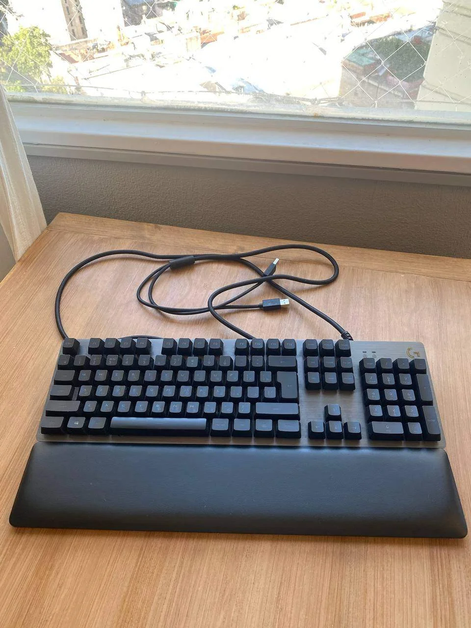 геймерская механическая клавиатура Logitech G513 Carbo 1
