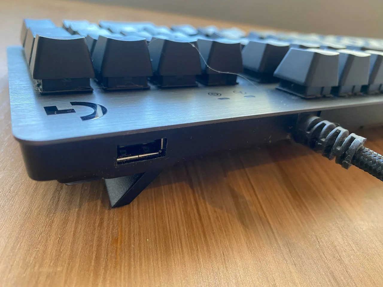 геймерская механическая клавиатура Logitech G513 Carbo 2