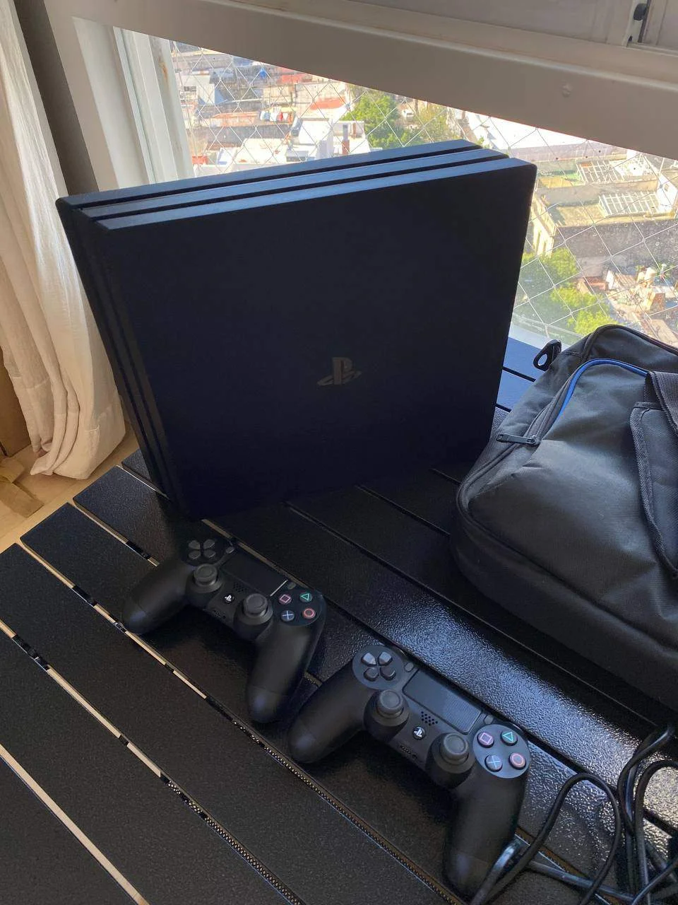 PlayStation 4 Pro 1Tb 2