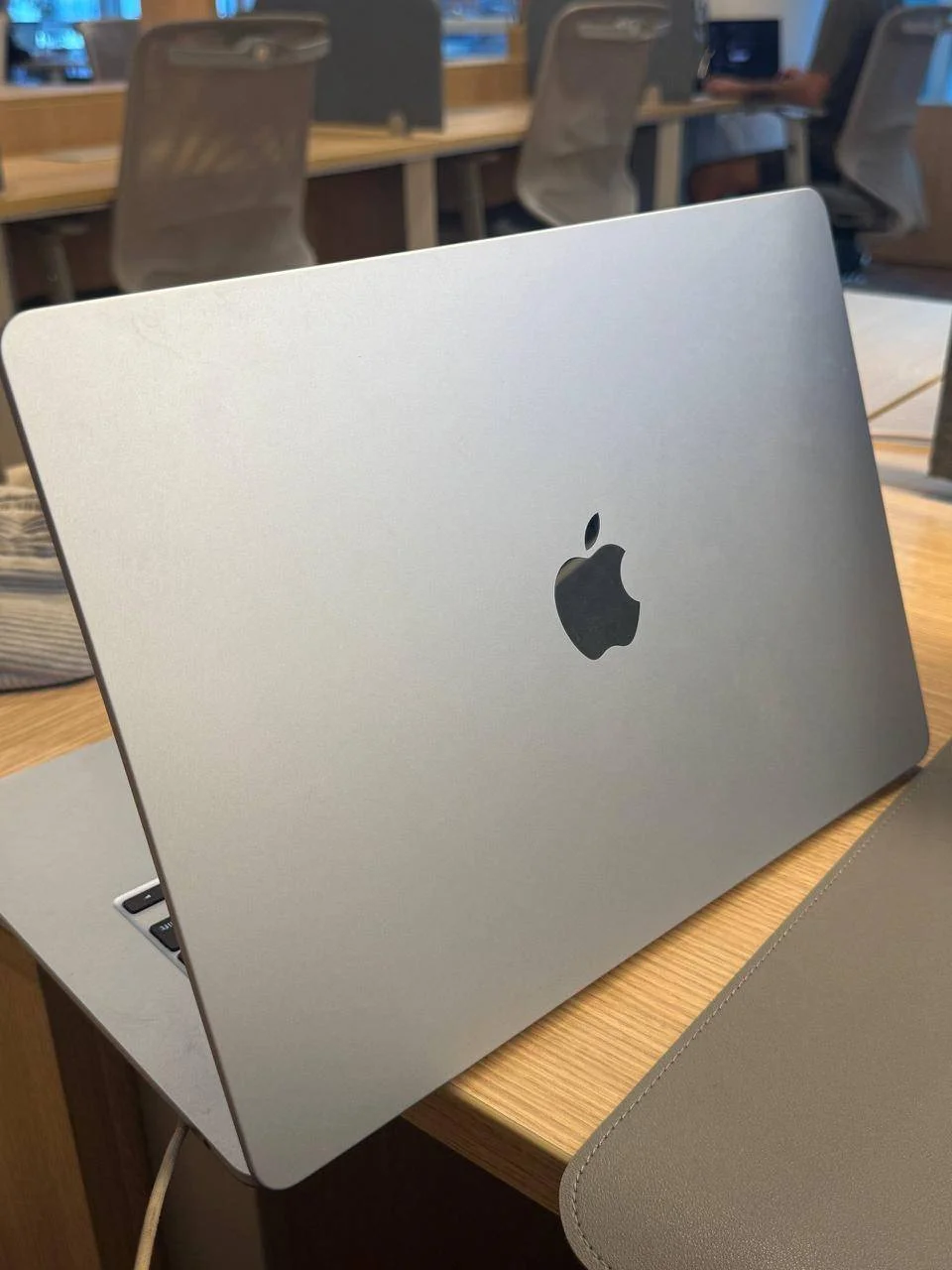 💻 MacBook Air M4 (2025) — 15" / 256 GB 1