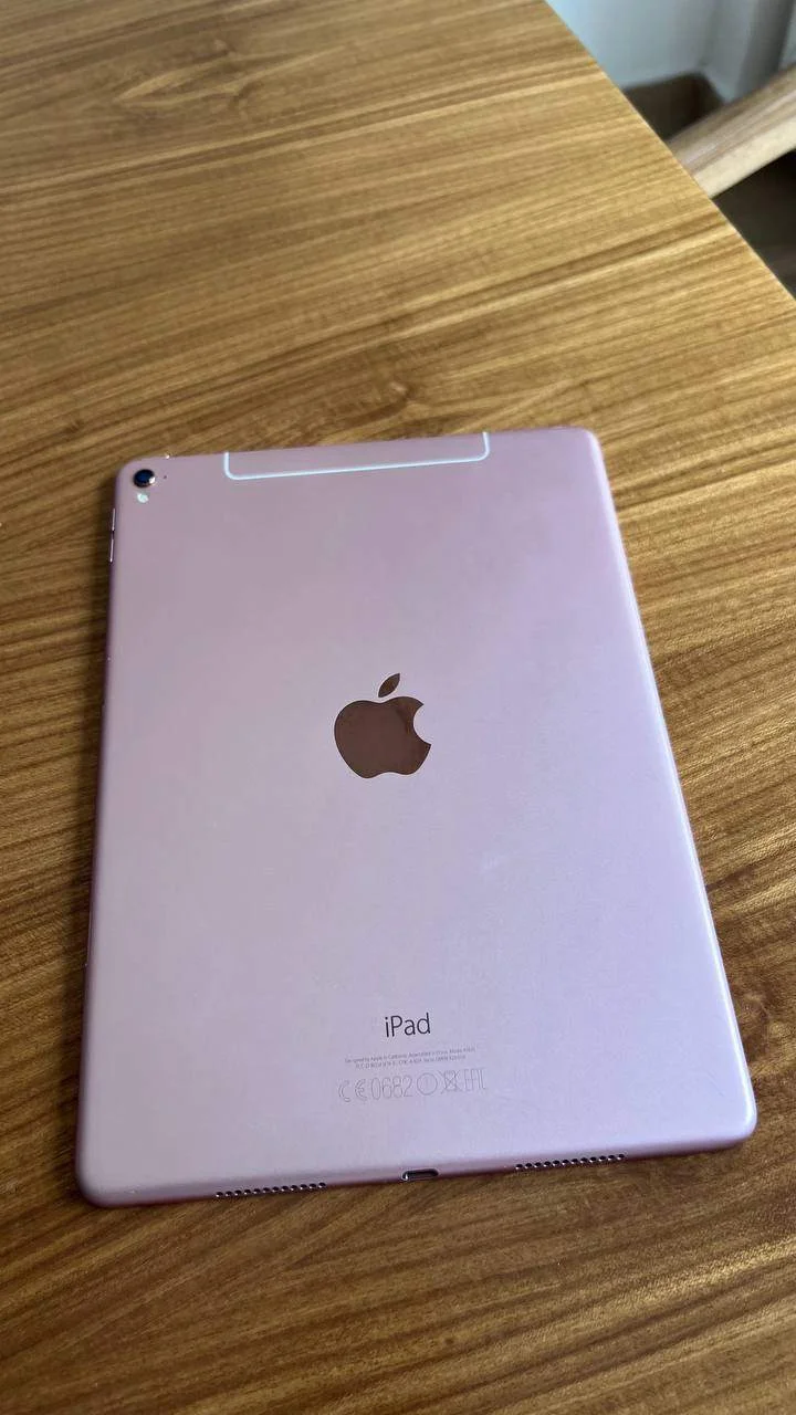 iPad Pro 9.7” (2016), 128 ГБ, Wi-Fi + Cellular (SIM), Rose Gold. 3