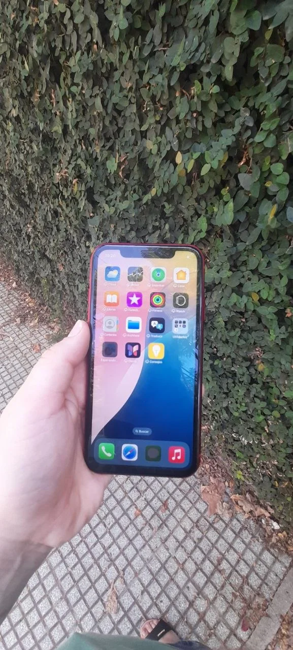 Смартфон iPhone XR 4